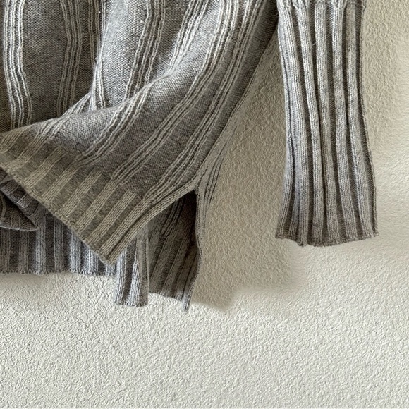 VINCE Wool Cashmere Blend 3-D Waterfall Stripe Knit Flaw Sweater Women Sz Medium - Picture 8 of 9